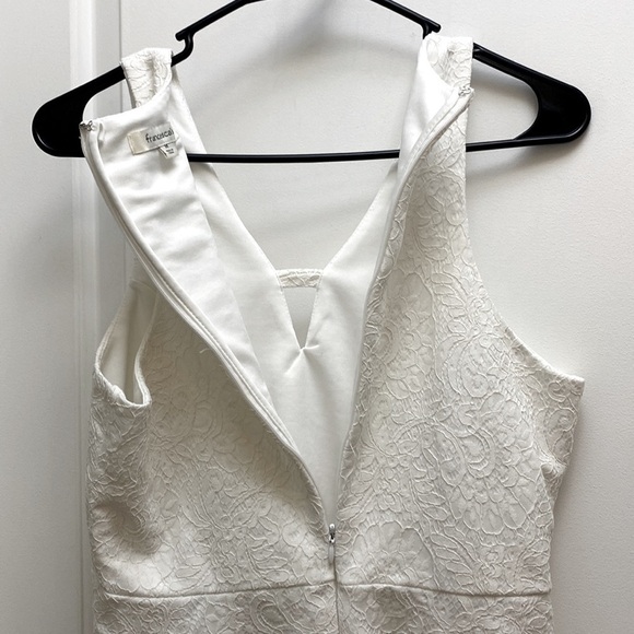 Francesca’s white sleevless pleated casual semi formal dress size medium - Picture 9 of 9